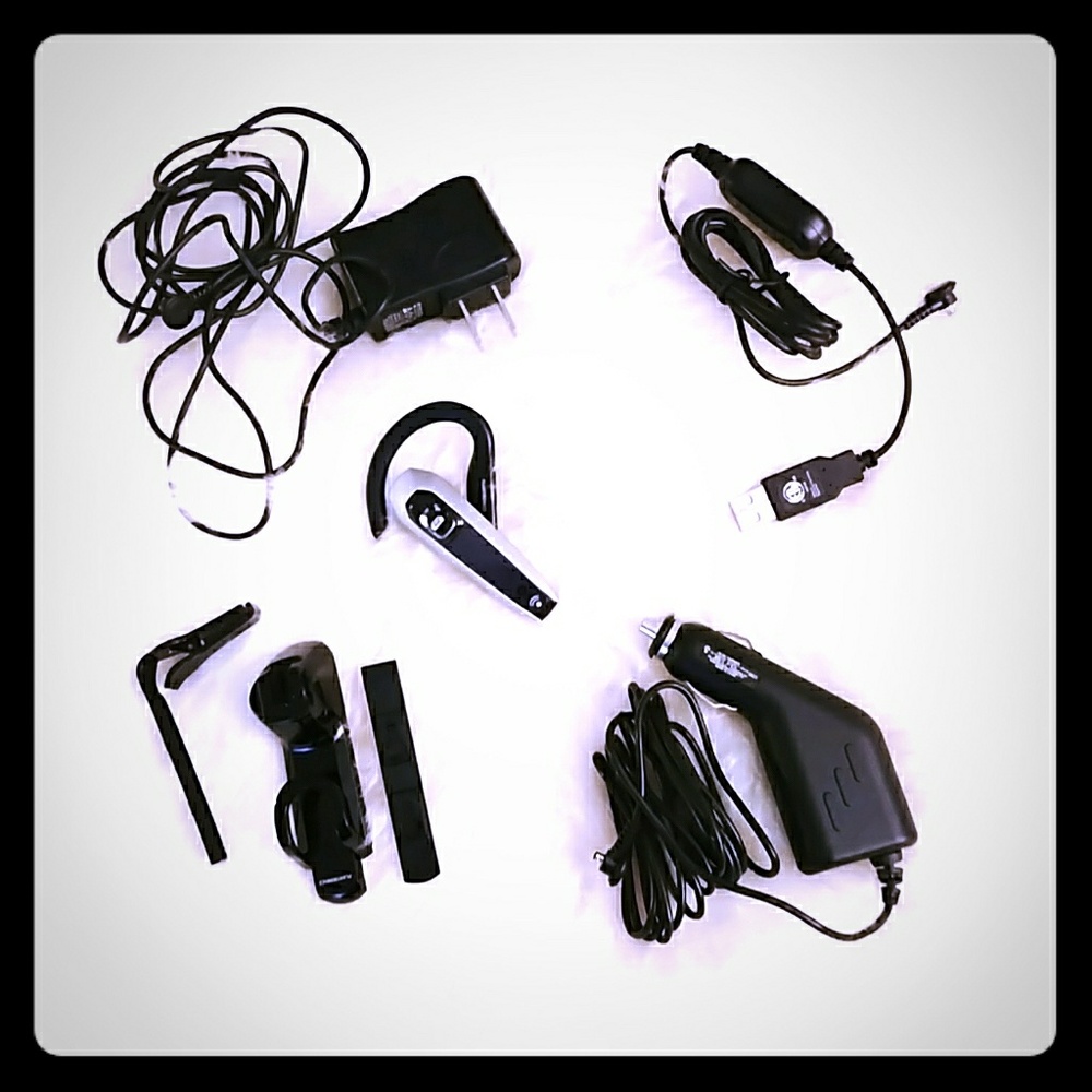 NWOT Plantronics 340 Bluetooth with 5 accessories